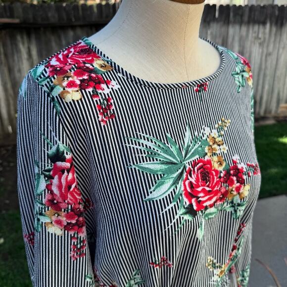 MILEY & MOLLY Women’s Size Medium Blouse Shirt Top Striped Floral Lace Up Cinch - Picture 2 of 9